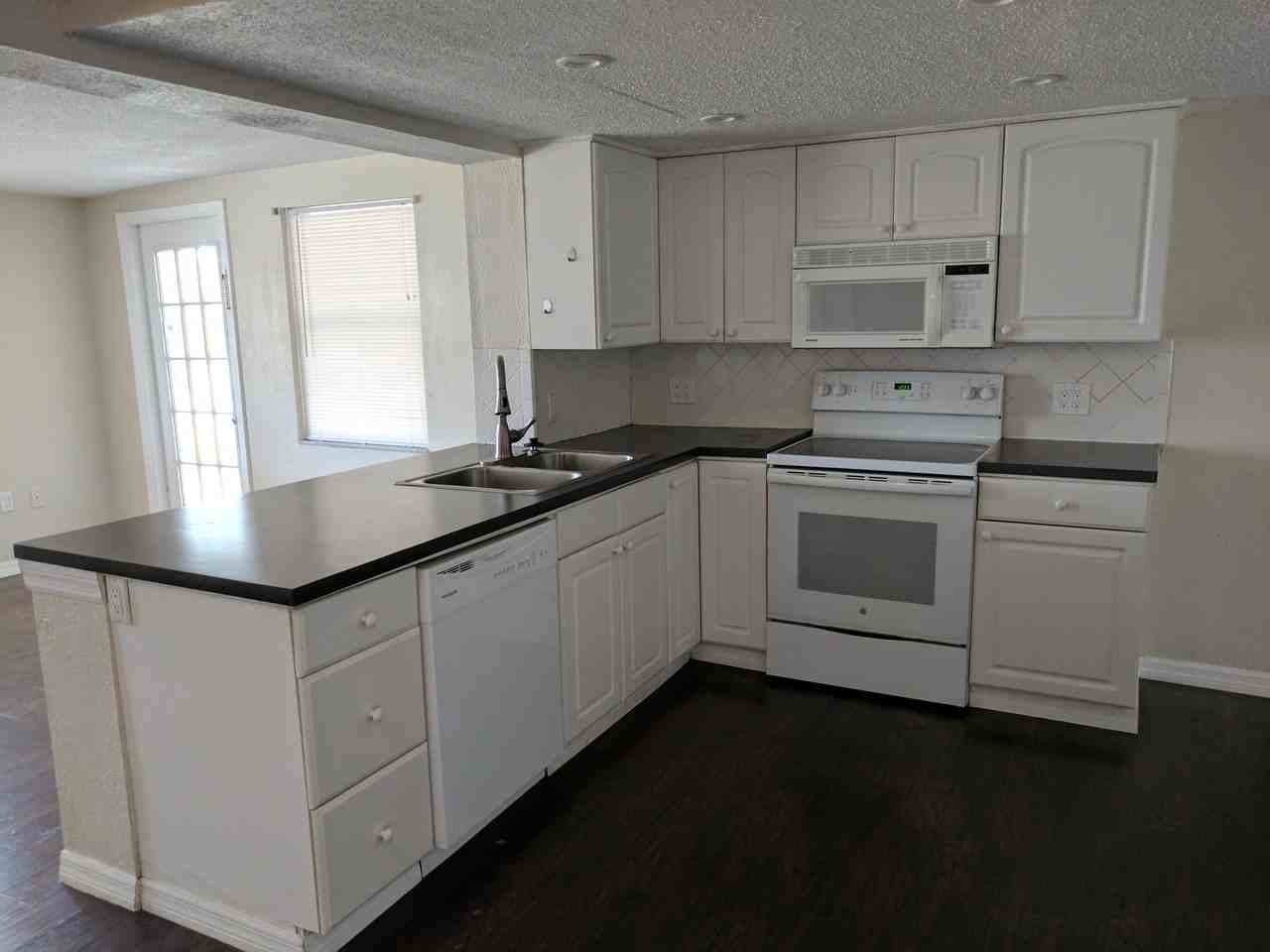 10921 Kingsbridge Rd - Photo 2 of 10