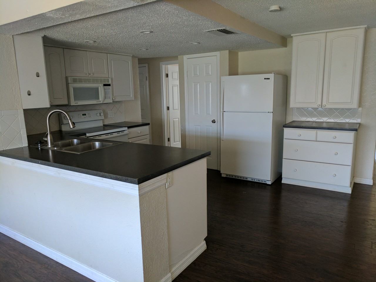 10921 Kingsbridge Rd - Photo 3 of 10