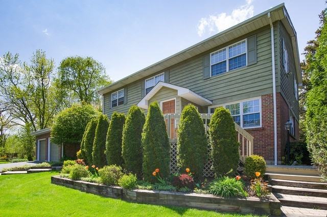 578 Woodland Ln N - Photo 2 of 34