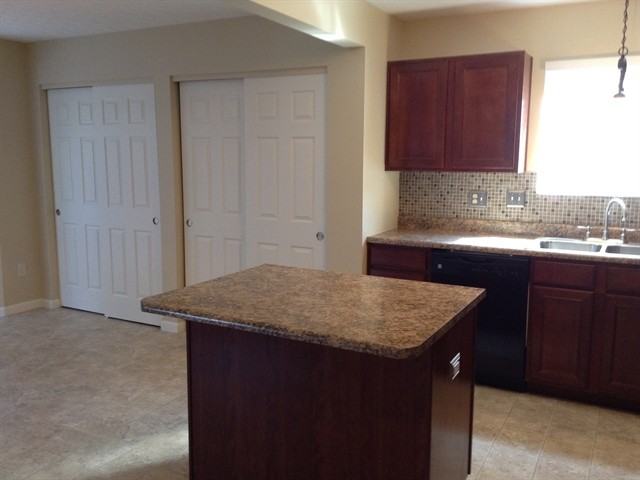 5489 Windsor Ct - Photo 3 of 11