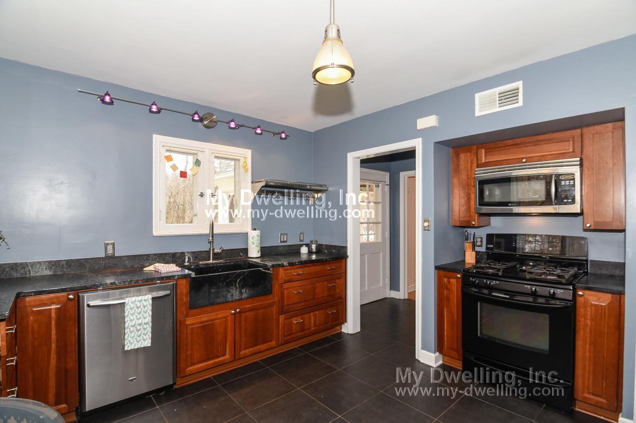 872 W Laramie Ln - Photo 2 of 21