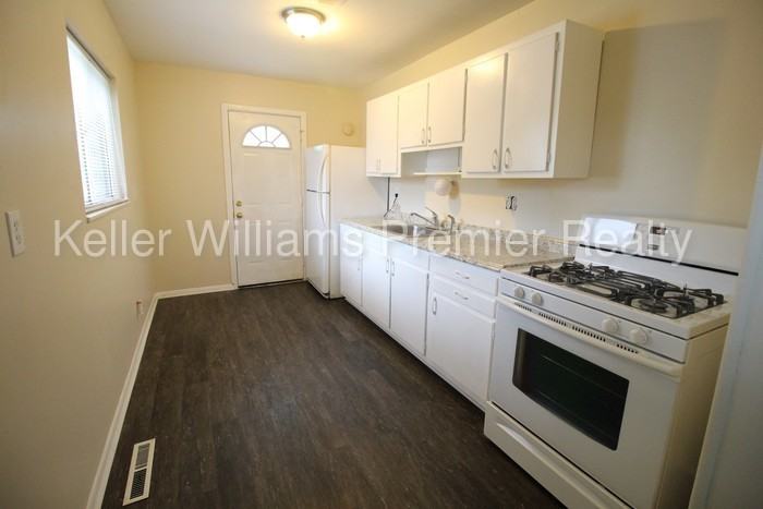 3047 Baker Hill Rd - Photo 2 of 8