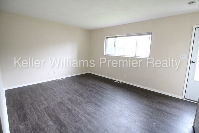3047 Baker Hill Rd - Photo 3 of 8