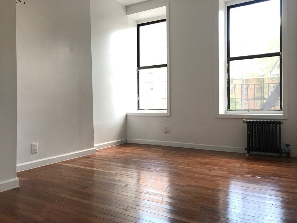 $2400 2 Bedroom 1 Bath Good Light NO FEE