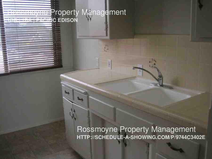 434 W Elk Ave #B - Photo 3 of 9