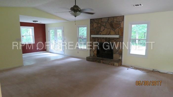 4087 Stacy Ln - Photo 2 of 8