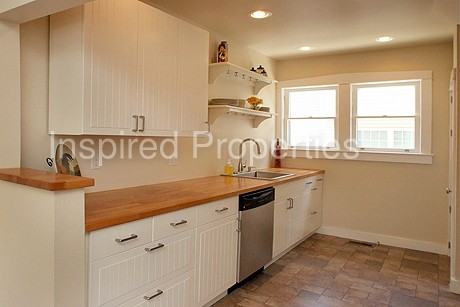 255 Oak St - Photo 2 of 13