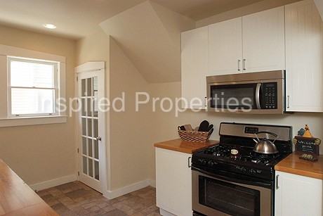 255 Oak St - Photo 3 of 13