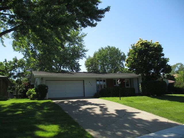 824 Scott Dr - Photo 2 of 19