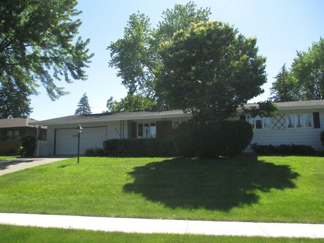 824 Scott Dr - Photo 3 of 19