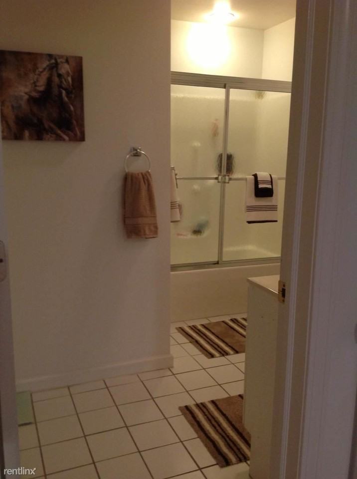 120 Strawberry Hill Ave - Photo 3 of 8