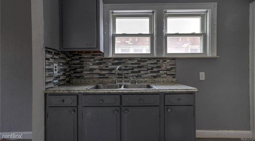 1 Eileen Dr - Photo 2 of 5