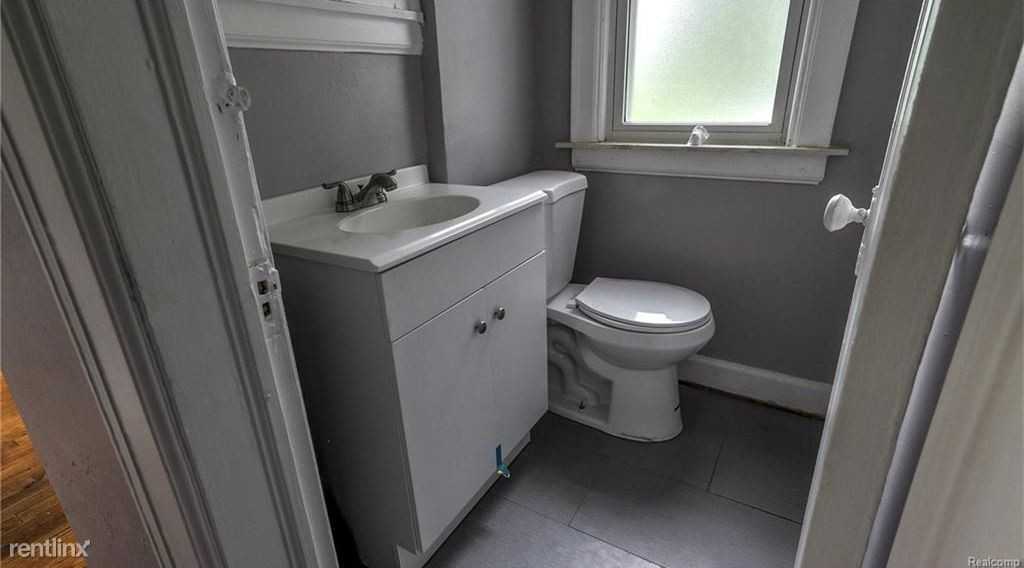 1 Eileen Dr - Photo 3 of 5