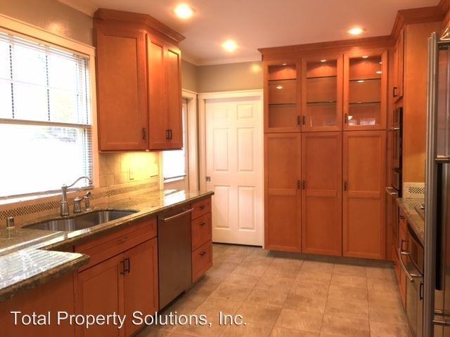 1836 Drake Dr - Photo 2 of 15