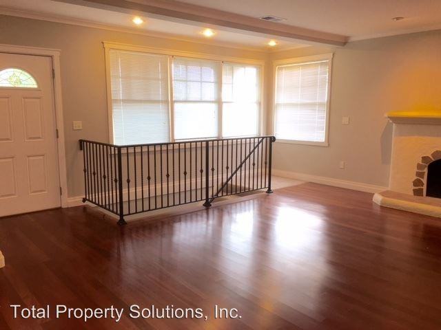 1836 Drake Dr - Photo 3 of 15