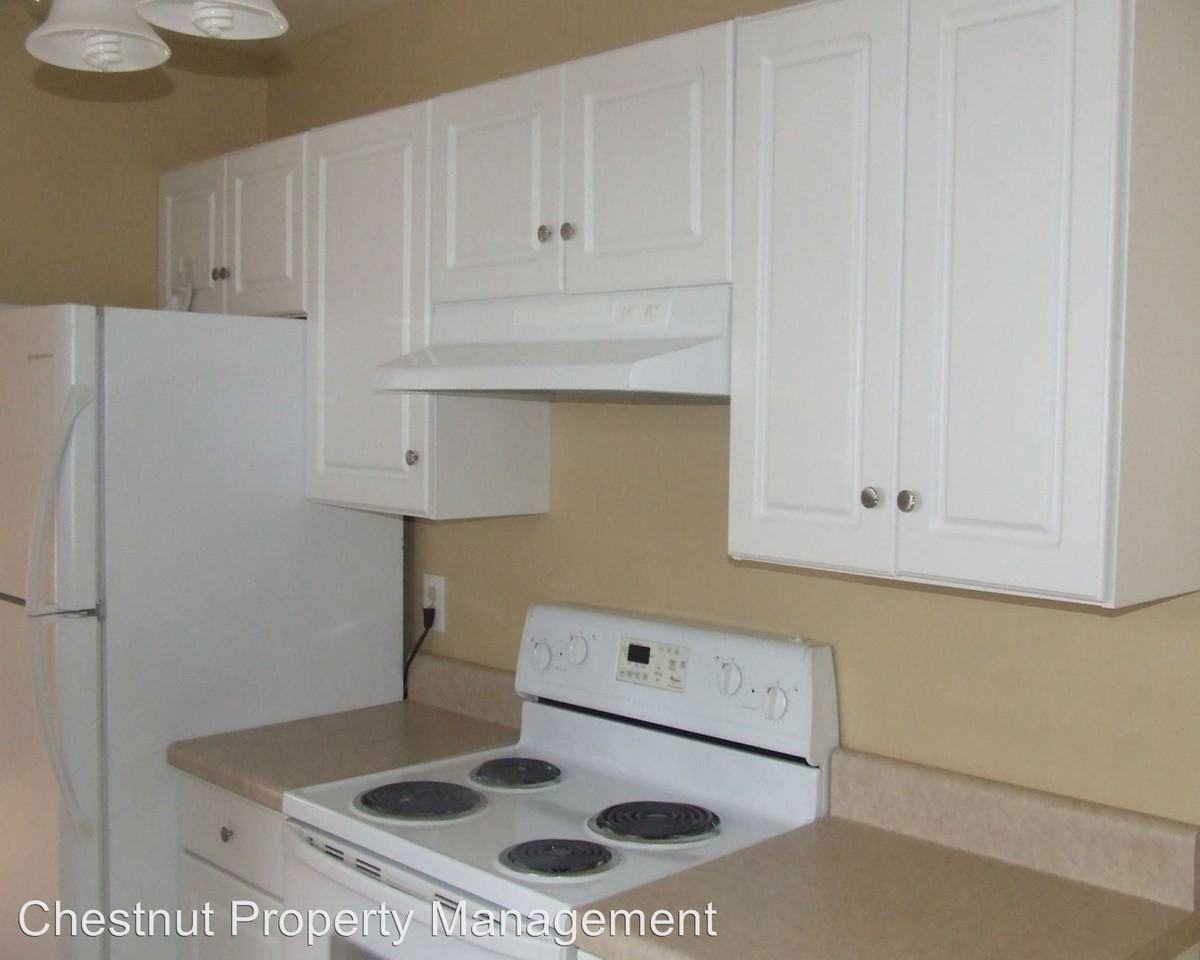 629 Woodlawn Ave - Photo 3 of 10