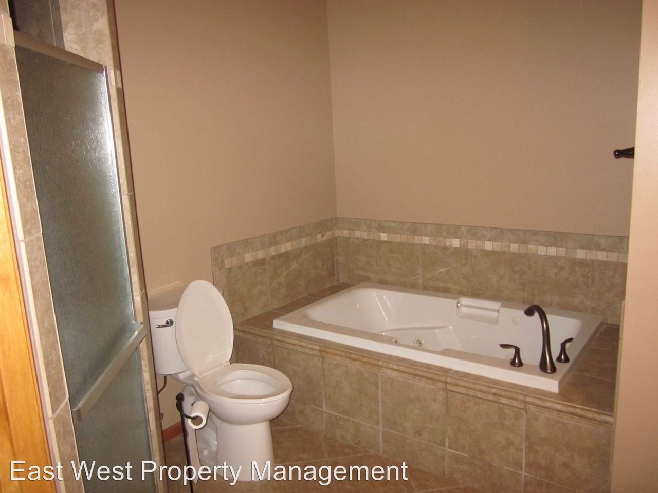 6030 E Superior St Apartments in LakesideLester Park, Duluth, MN 55804