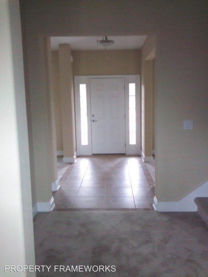 3060 Crown Creek Cir - Photo 2 of 23