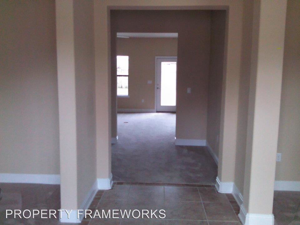 3060 Crown Creek Cir - Photo 3 of 23