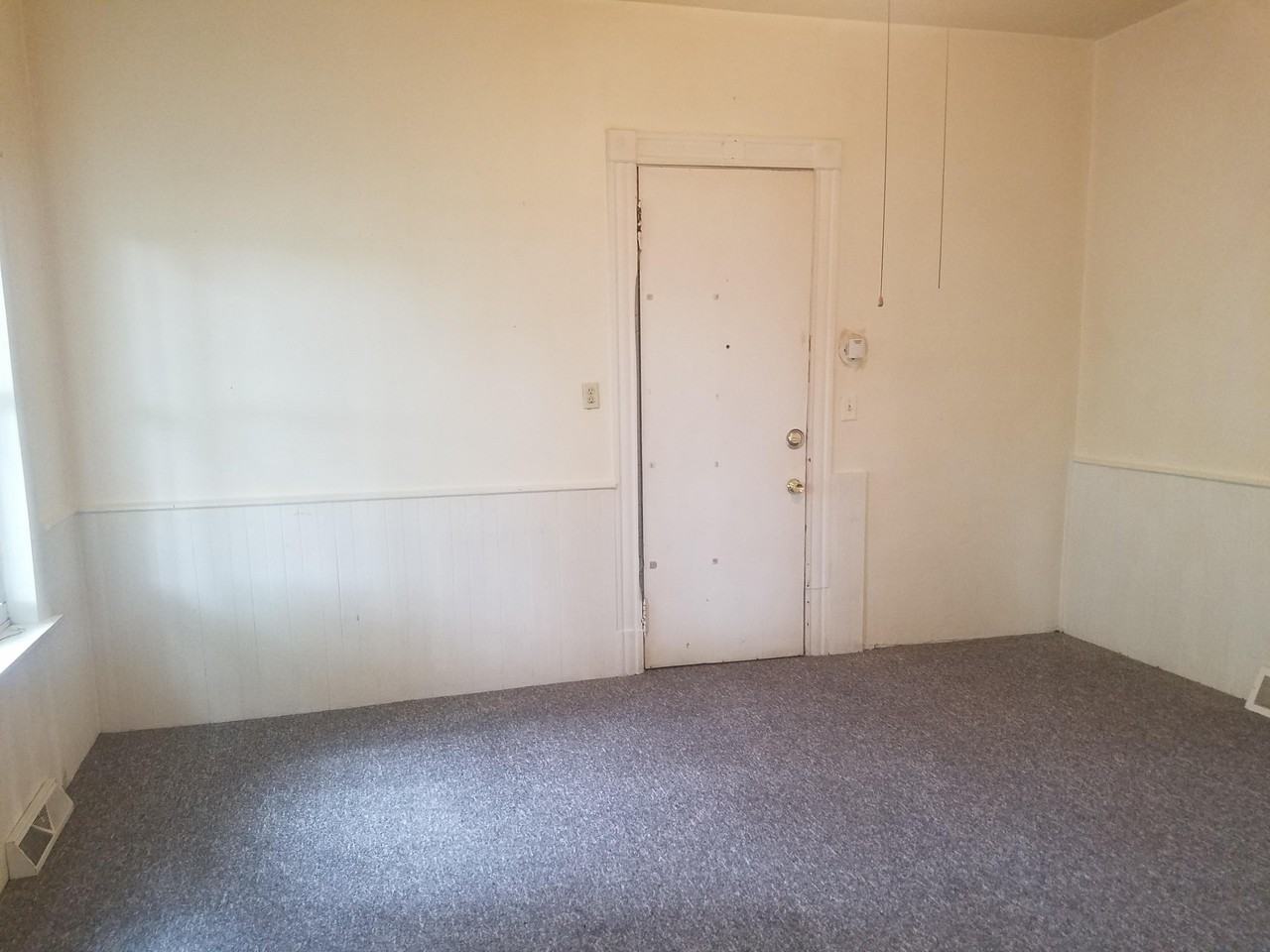 227 W 16th St - Photo 3 of 5