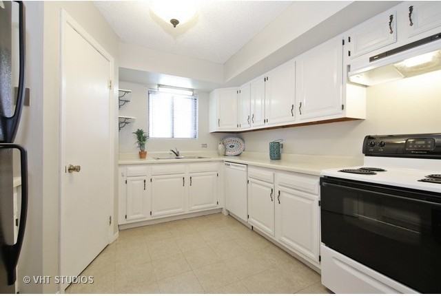 430 Lakeview Ave #4B - Photo 3 of 6