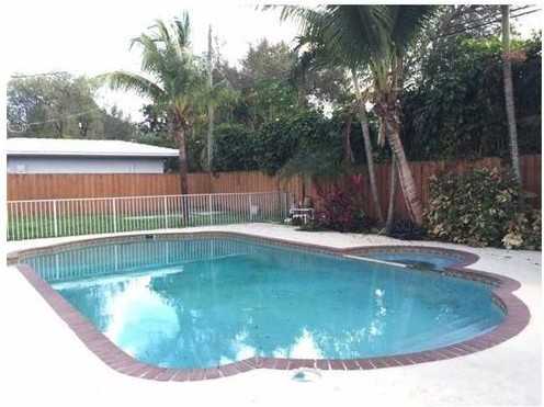716 SW 14th Ct - Photo 2 of 8
