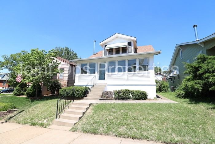 3271 Childress Ave - Photo 2 of 30