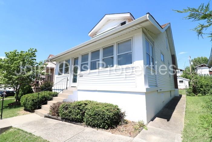 3271 Childress Ave - Photo 3 of 30