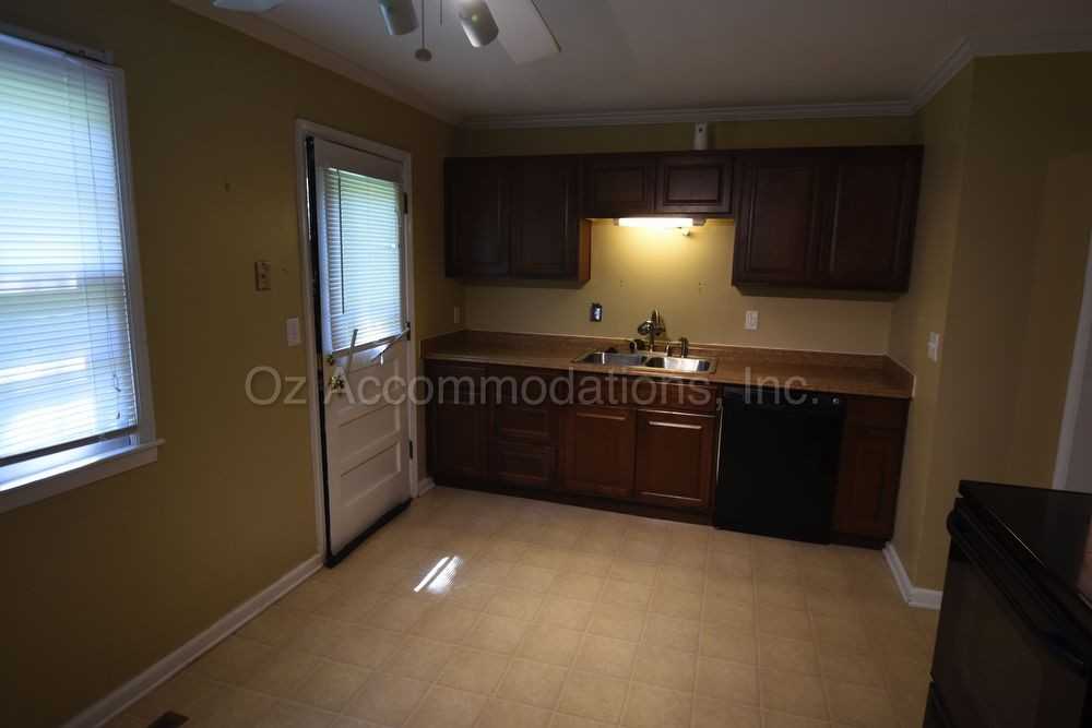 8753 Larsen St - Photo 3 of 20