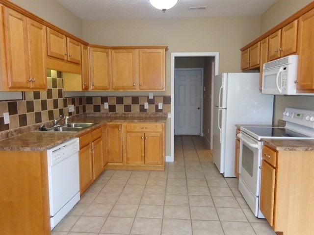 711 Riata Ct - Photo 3 of 13