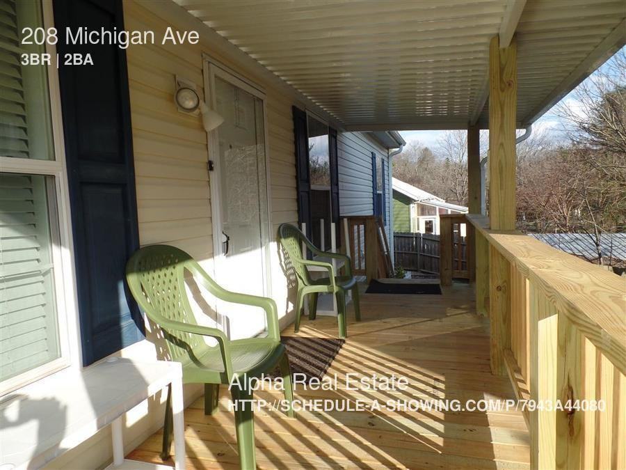 208 Michigan Ave - Photo 2 of 44
