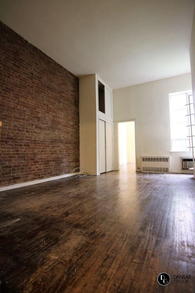 323 W 75th St