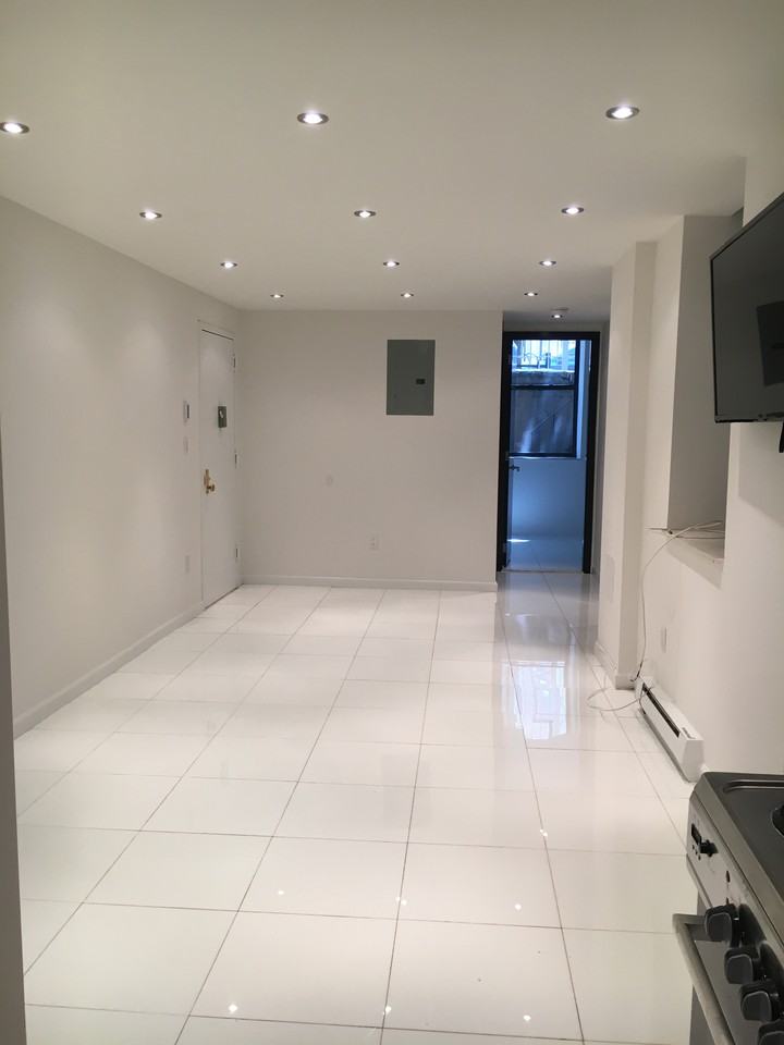 Manhattan Ave & W 108th St