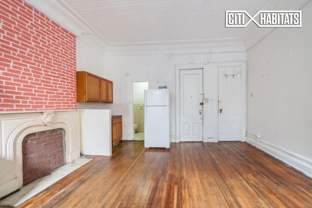 809 Lexington Ave 3R - Photo 2 of 3