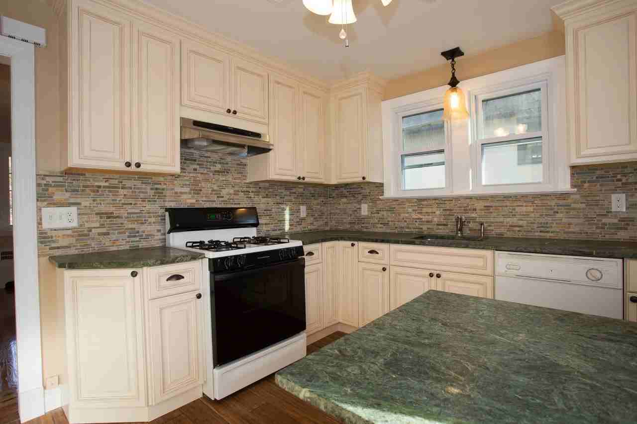 154 Sussex Rd - Photo 2 of 12
