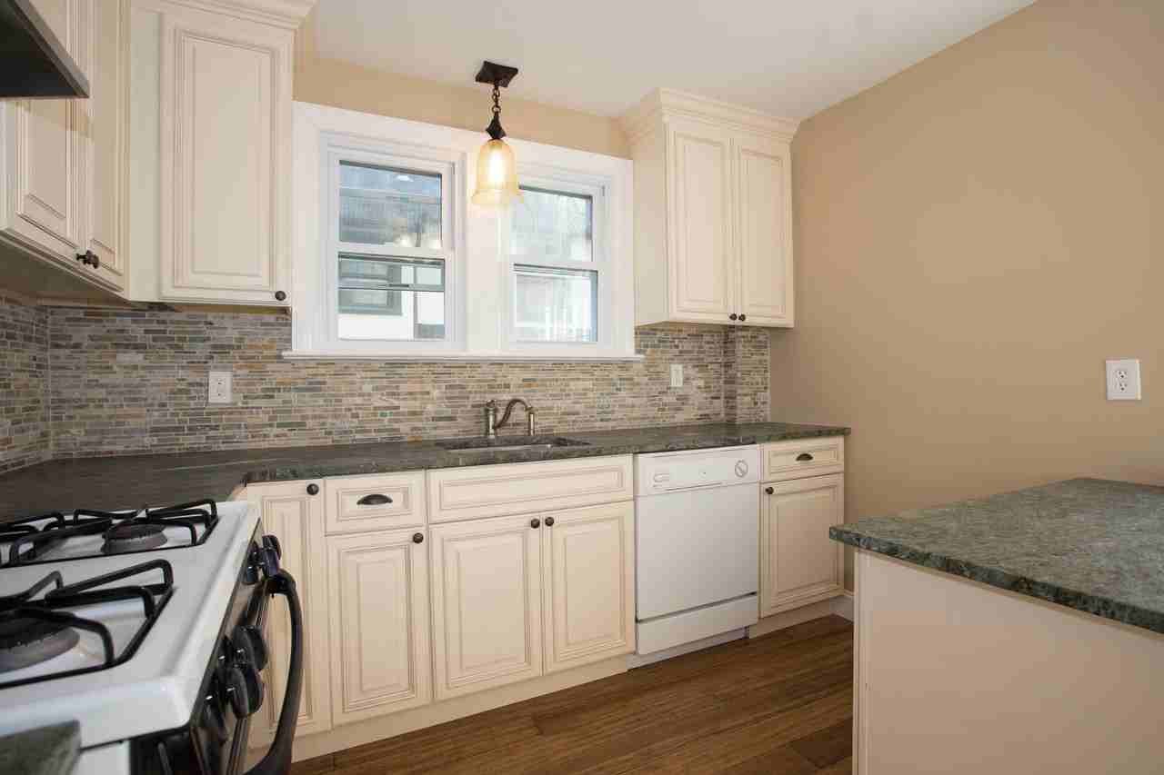 154 Sussex Rd - Photo 3 of 12
