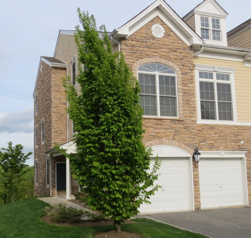 8 Sweeney Ct #8A - Photo 2 of 10