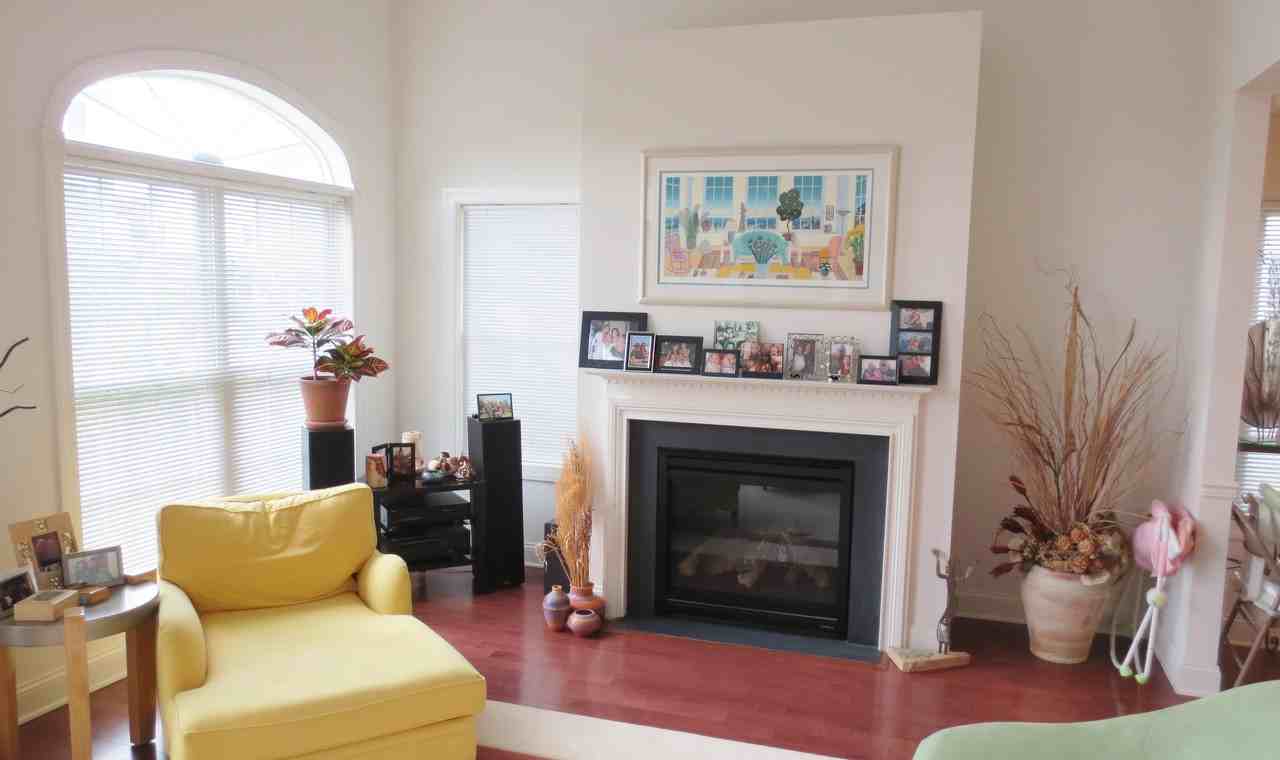 8 Sweeney Ct #8A - Photo 3 of 10