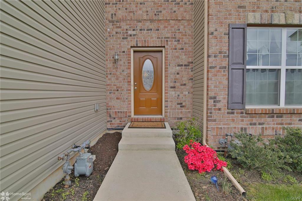 4447 Whitetail Dr - Photo 3 of 37