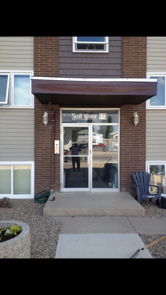 373 2nd Ave SE - Photo 2 of 5