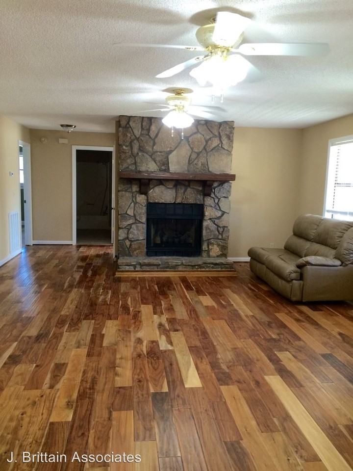 1271 Hollingsworth Dr - Photo 3 of 19