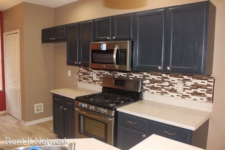 10020 Tate Ln - Photo 3 of 19