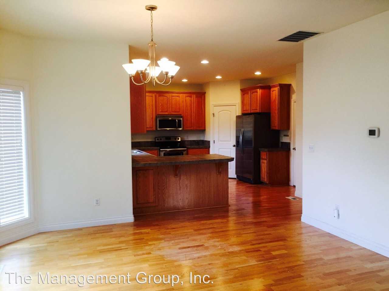 8600 NE 31st Cir - Photo 2 of 20