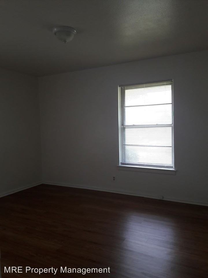 1427 Cove Dr - Photo 3 of 5