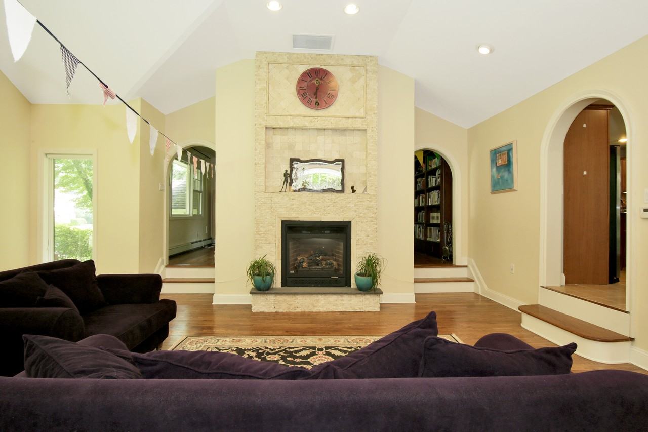 411 Forest Ave - Photo 2 of 21