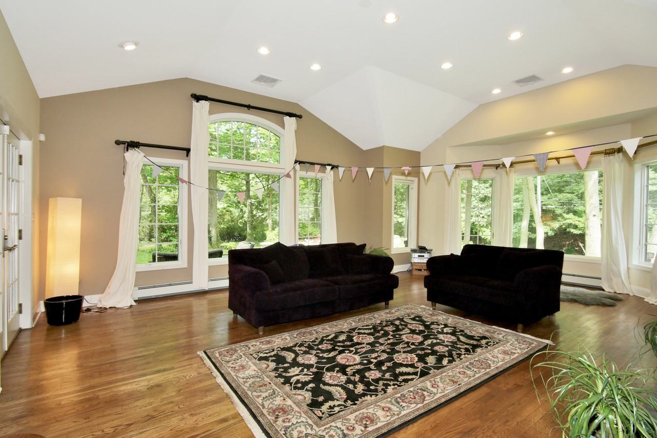 411 Forest Ave - Photo 3 of 21