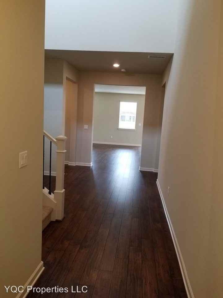 19105 NE 25th St - Photo 3 of 21