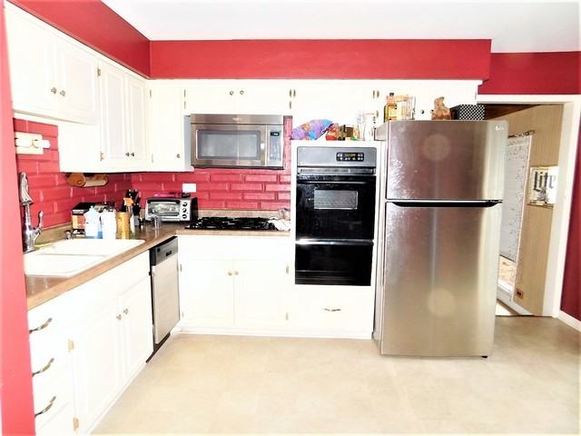 748 N Indiana St - Photo 3 of 11