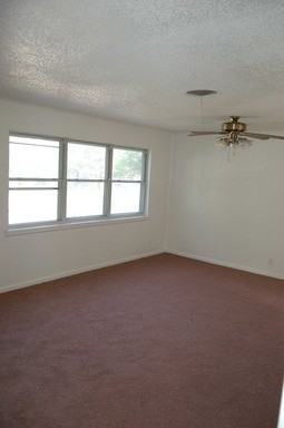 409 Pilant St E - Photo 2 of 7