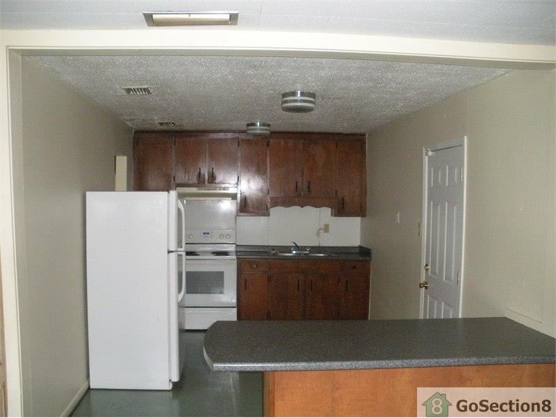 4515 Amhurst Dr - Photo 2 of 5